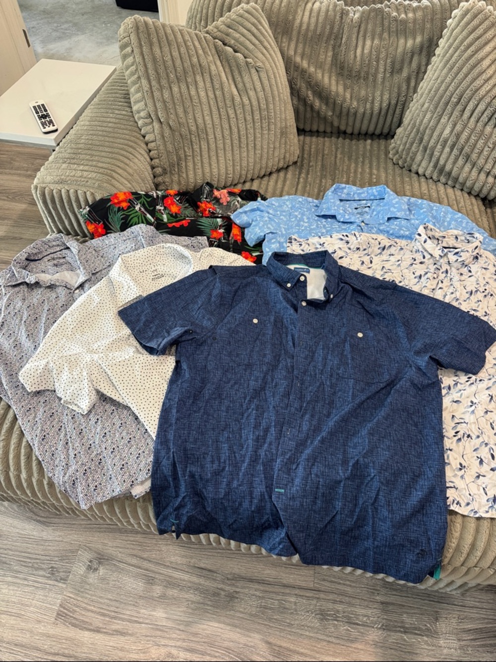 Mixed Men's Short Sleeve Button-Down Lot - Blue, White, Floral
